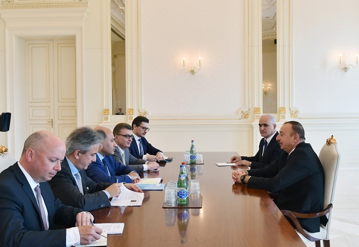 Präsident Ilham Aliyev empfängt EBWE-Delegation