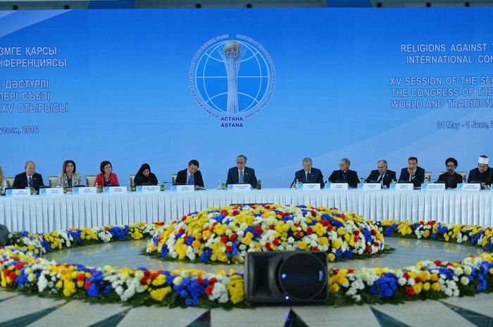 La vice-présidente du Milli Medjlis participe à une conférence à Astana