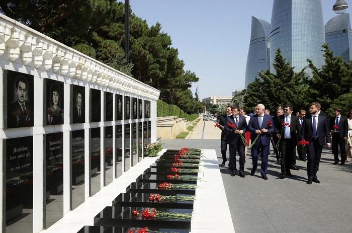 Le vice-Premier ministre ukrainien rend hommage à Heydar Aliyev et aux patriotes