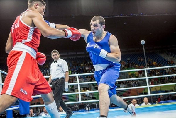 JO: Abdulgadir Abdoullayev débute par une victoire