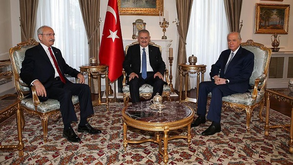 Les dirigeants de partis d`opposition turcs se réunissent au palais de Cankaya