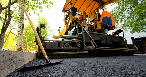 Le président de la République signe une ordonnance sur la construction routière à Lenkéran