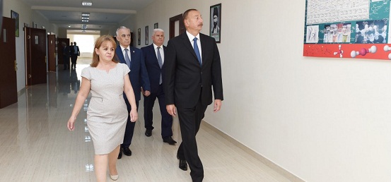 Le président Ilham Aliyev a visité le nouveau bâtiment de l’école No245 à Bakou