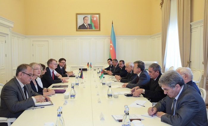 Aserbaidschan und Deutschland unterzeichnen zwei Abkommen