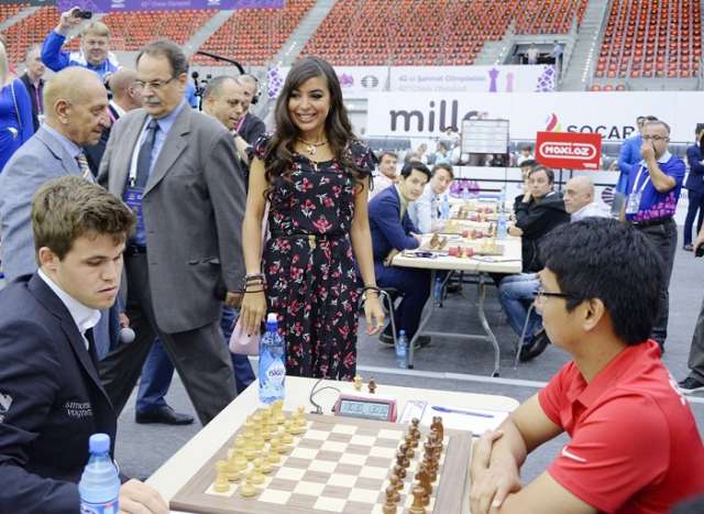 Leyla Aliyeva a suivi les rencontres de la ronde 6 de l’Olympiade d’échecs de Bakou