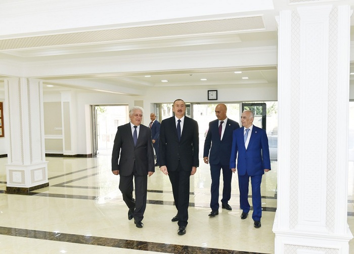 Le président azerbaïdjanais fait la connaissance avec de nouveaux bâtiments scolaires - PHOTOS