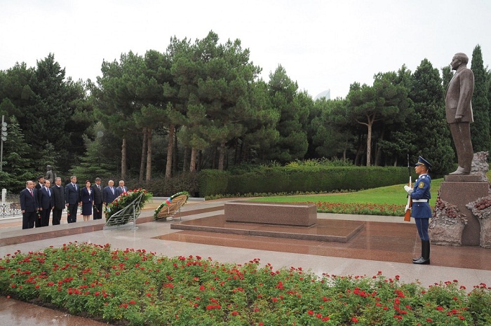 Hommage au leader national Heydar Aliyev et aux enfants morts pour la Patrie