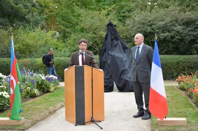 In Cognac Denkmal von aserbaidschanischer Dichterin Mahsati Ganjavi errichtet