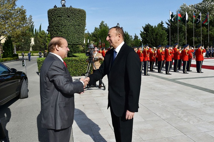 La cérémonie d’accueil officiel du Premier ministre pakistanais à Bakou - PHOTOS