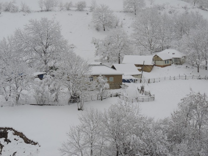 Es fällt Schnee in Nordregionen des Landes