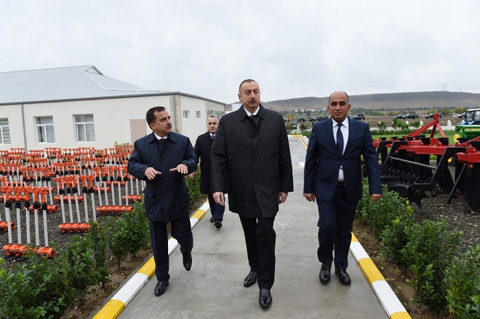 Le président azerbaïdjanais assiste à la présentation de l’exploitation «Birindji Chykhly»