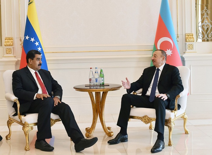Treffen von Aserbaidschans Präsident mit Venezuelas Präsident im engen Format