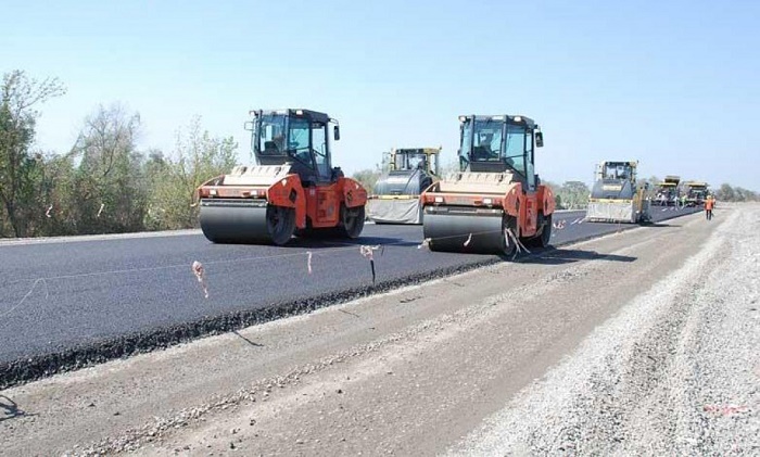 Ilham Aliyev stellt 2,1 Mio. Manat für Straßenbau in Balakan bereit