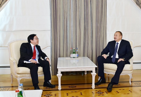 Le président Ilham Aliyev a reçu le vice-président de la Banque asiatique de développement
