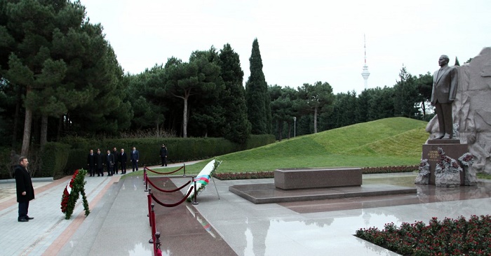 Iranian delegation pays respect to national leader Heydar Aliyev and Azerbaijani martyrs