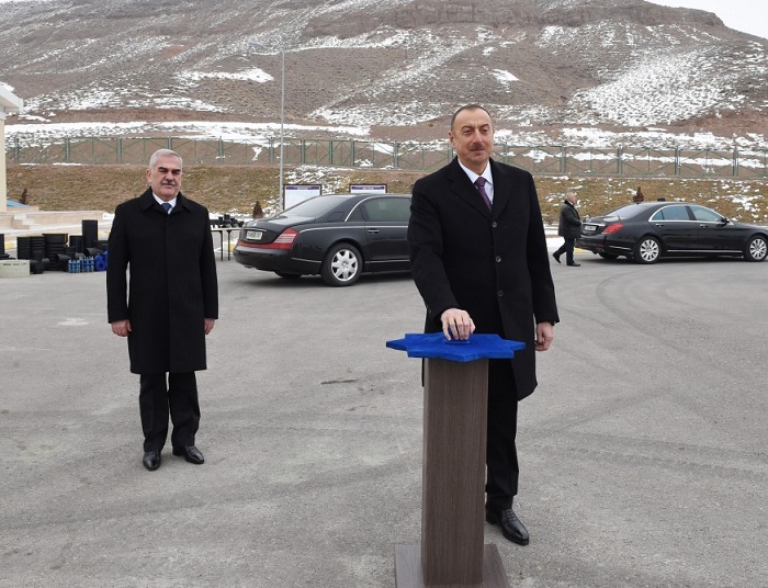 Ilham Aliyev participa en la ceremonia  de la  colocación de la primera piedra del fundamento de Central Hidroeléctrica de Ordubad