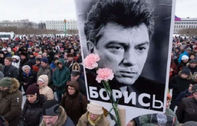 Thousands march to honour Kremlin critic Boris Nemtsov