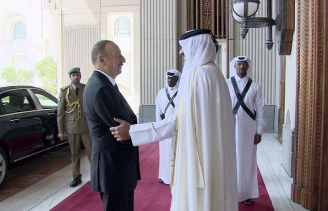 Qatar : cérémonie d’accueil officiel du président azerbaïdjanais Ilham Aliyev
