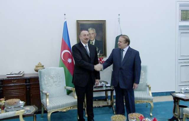 Präsident Ilham Aliyev trifft sich mit Pakistans Premierminister