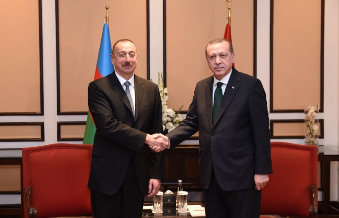 Les présidents azerbaïdjanais et turc se sont entretenus à Islamabad