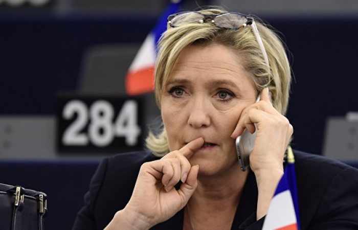 Sondage: Macron et Le Pen en baisse