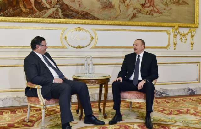 Paris: Aserbaidschans Präsident Ilham Aliyev trifft sich mit Präsident von Total