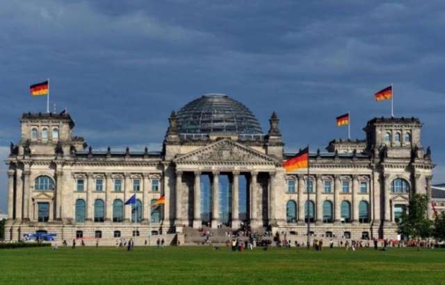 Bundestagsabgeordneten verabschieden Erklärung über Völkermord von Chodschali