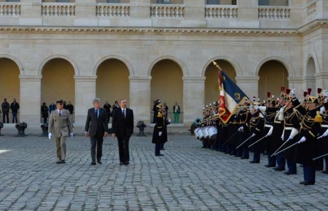 Paris: cérémonie d'accueil officiel du Président Ilham Aliyev