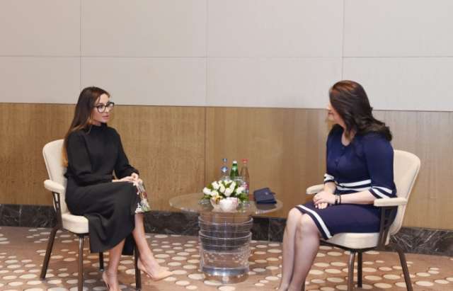 Rencontre de la première vice-présidente azerbaïdjanaise avec la première dame de Macédoine