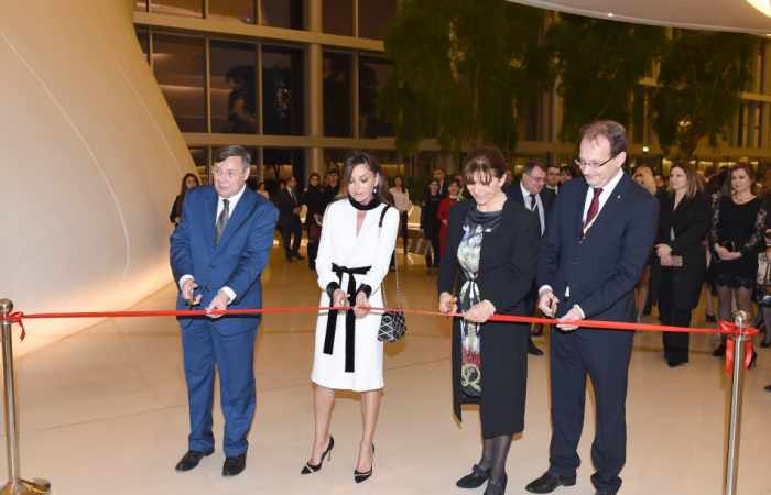 La première vice-présidente de la République Mehriban Aliyeva participe à l’ouverture de l’exposition