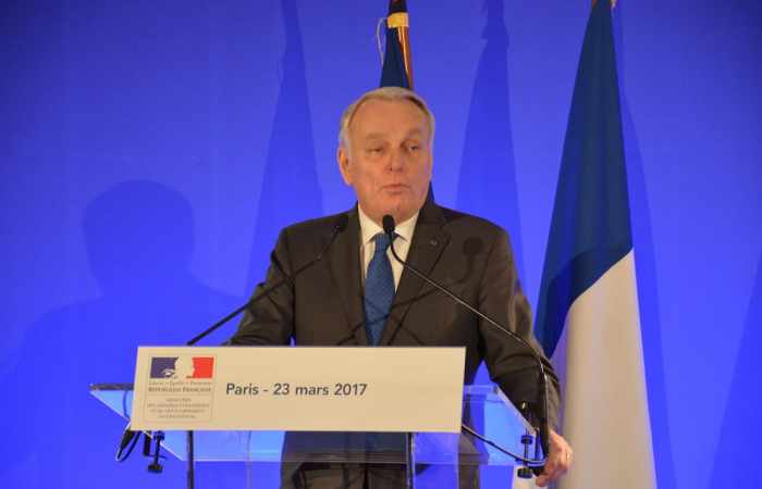 Jean-Marc Ayrault: Frankreich sei bereit, eine Konferenz über Beilegung von Berg-Karabach-Konflikt auszurichten

