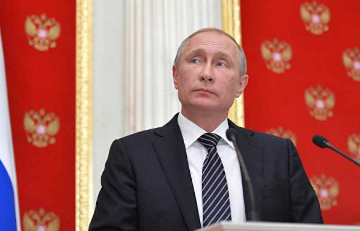 Le président russe Vladimir Poutine évoque une "piste terroriste"
