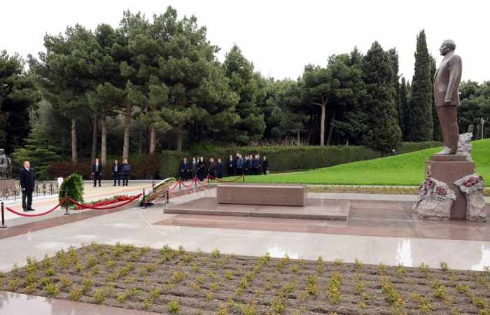 Le secrétaire du Conseil de sécurité russe a rendu hommage au leader national et aux martyrs à Bakou - PHOTOS