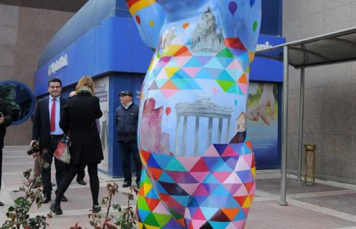 In Baku Skulptur von “Buddy Bär Berlin“ enthüllt