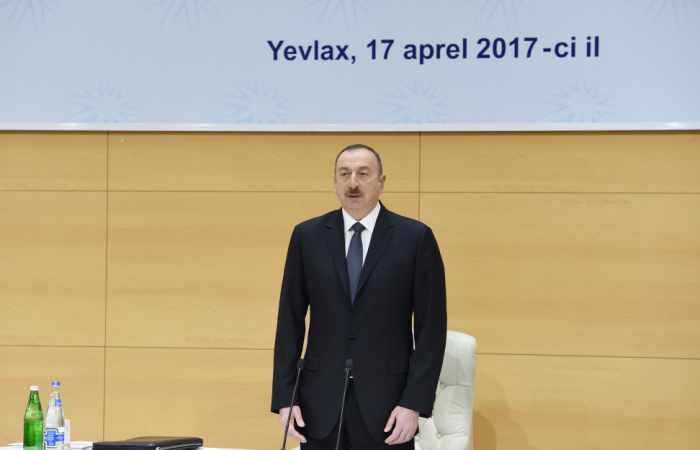 Le président Ilham Aliyev préside une réunion des exportateurs de produits non pétroliers à Yevlakh