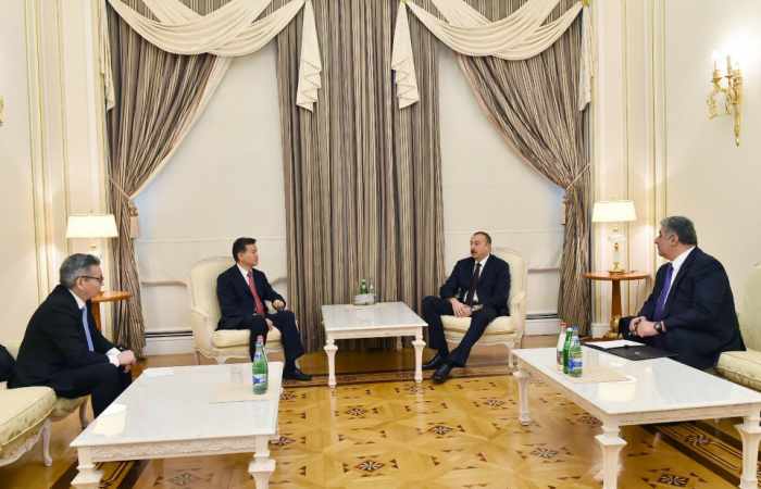 Präsident Ilham Aliyev empfängt Weltschachpräsident Kirsan Iljumschinow