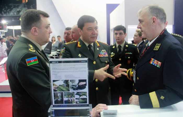 Le chef d’état-major azerbaïdjanais participe à un salon international militaire
