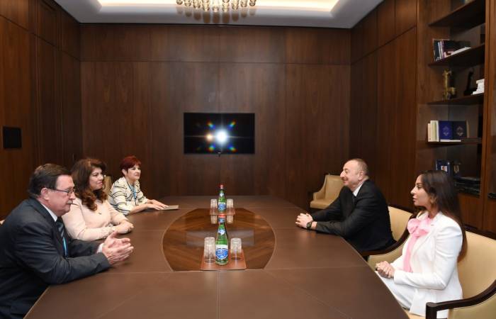 Le président et la première dame de la République rencontrent la vice-présidente bulgare
