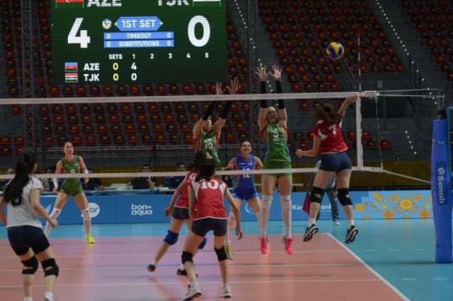 Azerbaijani female volleyball players defeat Tajikistan
