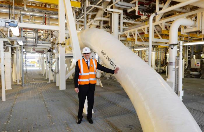 Ilham Aliyev assiste à la cérémonie d’envoi en mer des installations construites pour Chahdeniz-2