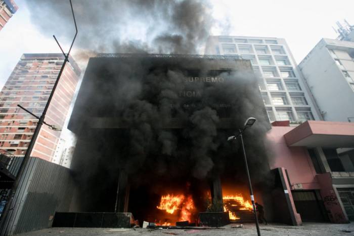 Venezuela: des manifestants incendient un bâtiment officiel
