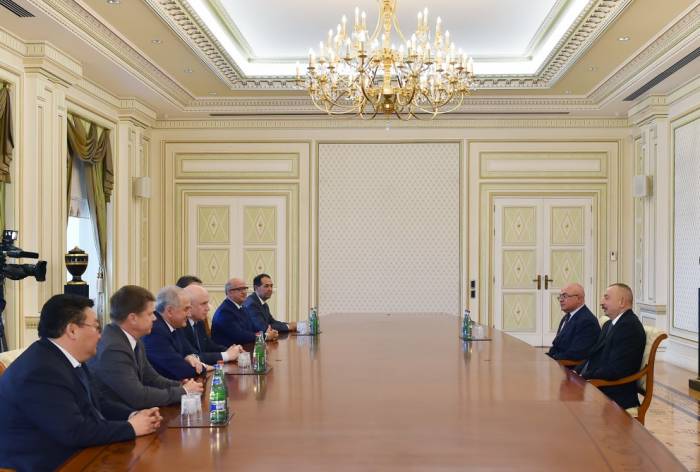 Le président Ilham Aliyev rencontre les chefs des services douaniers des pays de la CEI