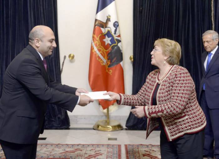 L’ambassadeur d’Azerbaïdjan remet ses lettres de créance à la présidente chilienne