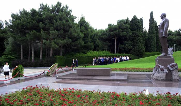 Visite des allées d’Honneur et des Martyrs
