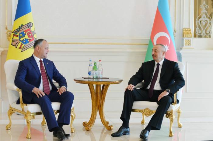 Entretien en tête-à-tête des présidents azerbaïdjanais et moldave