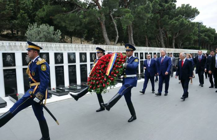 Moldawiens Präsident Igor Dodon besucht Märtyrerallee
