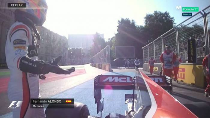 Fernando Alonso sufre su enésima avería en el McLaren Honda MCL32