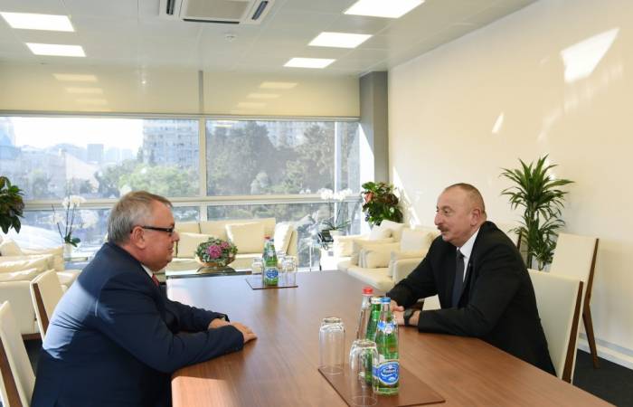 Entretien du président Ilham Aliyev avec le président de la banque VTB