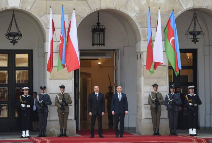 Cérémonie d'accueil officiel du président azerbaïdjanais à Varsovie
