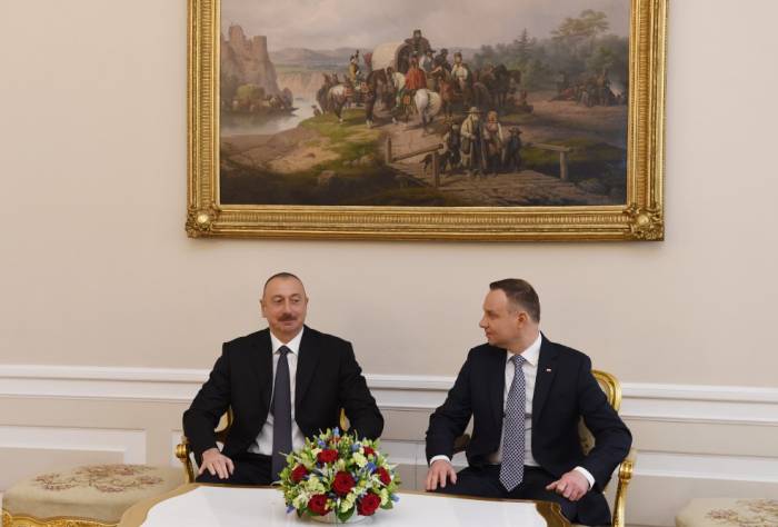 Entretien en tête-à-tête des présidents azerbaïdjanais et polonais